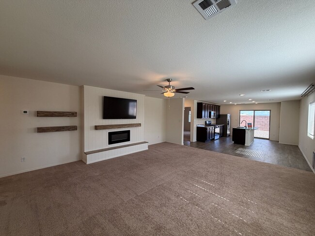 Building Photo - 3 Bedroom Single Story Home Available Near Huning Ranch Loop SW & Main St NW in Los Lunas!