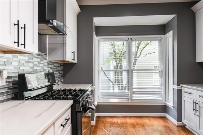 Building Photo - 304 Bridle Path