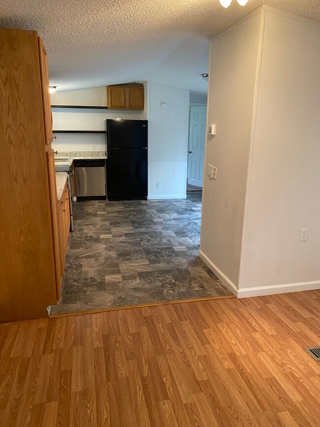 Building Photo - 417 Ranch Rd