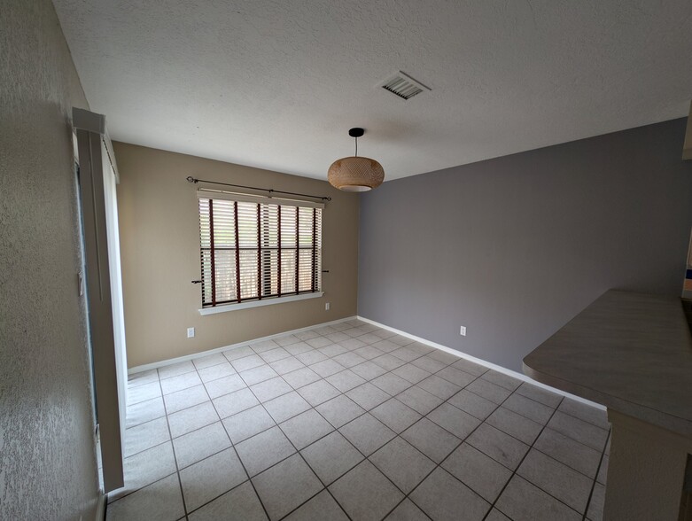 Building Photo - 542 Pinon Creek Rd SE