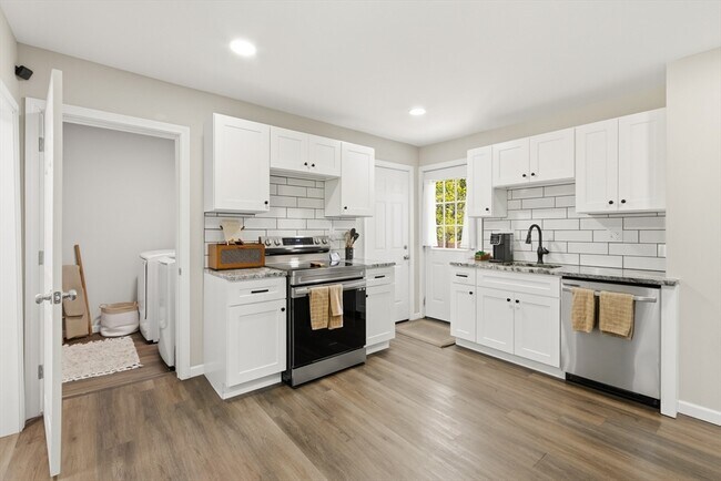 Building Photo - 80 Brickett St
