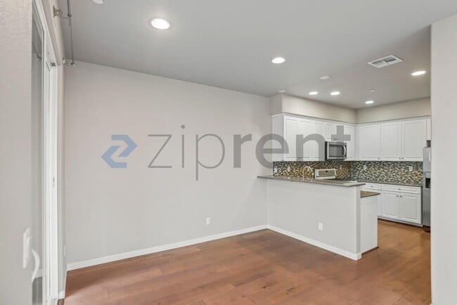 Building Photo - 2077 Kiwi Walkway