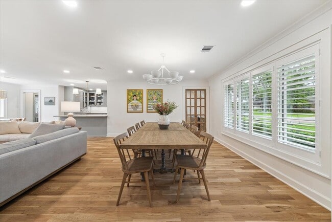 Building Photo - 13035 Pebblebrook Dr
