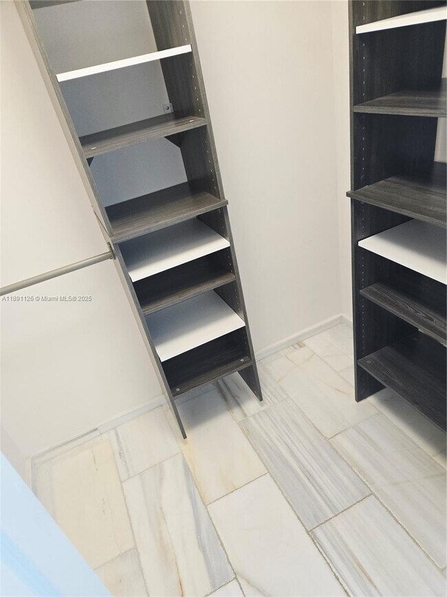 Building Photo - 1401 SW 22nd St