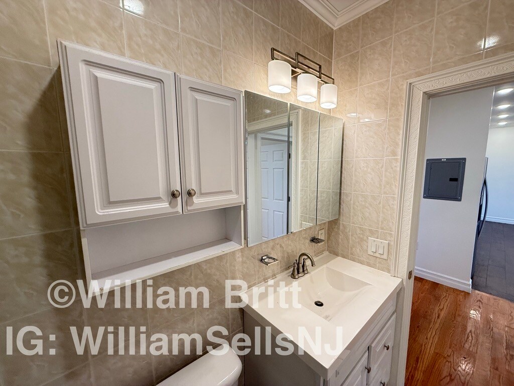 Building Photo - 373 Danforth Ave