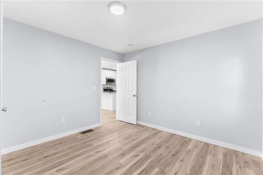 Building Photo - 119 Bowdoin St