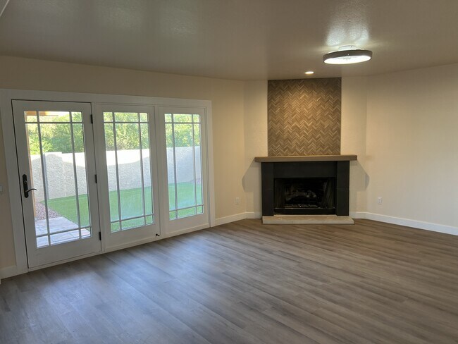 Building Photo - 9130 N Safflower Ln
