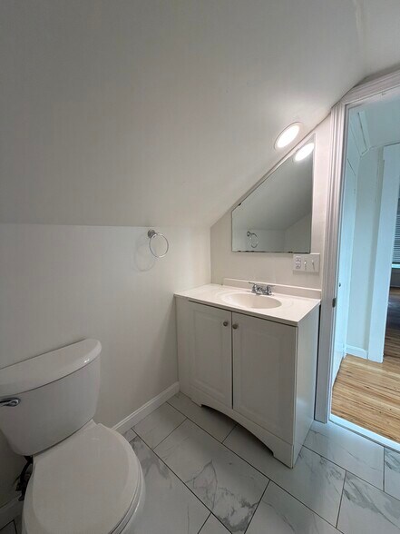 Building Photo - 50 Lyng St