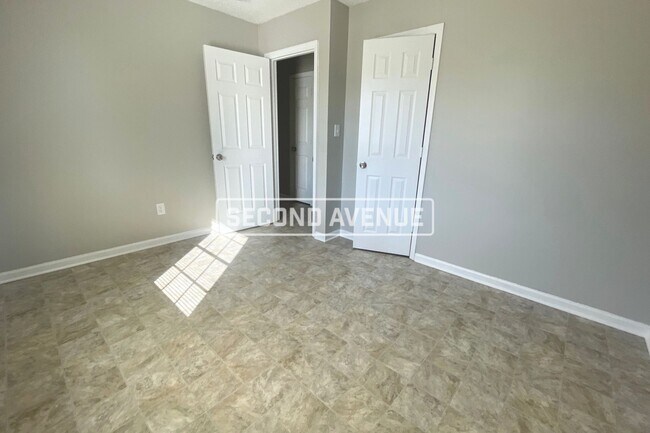 Building Photo - 1739 Huntington DR