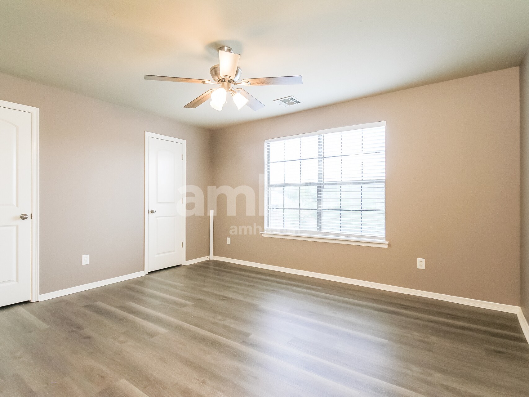 Building Photo - 1606 W Vicksburg Pl