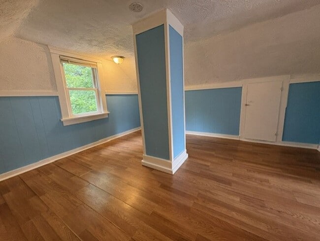 Building Photo - Charming Akron Upstairs Rental with Spacious Rooms and Included Appliances