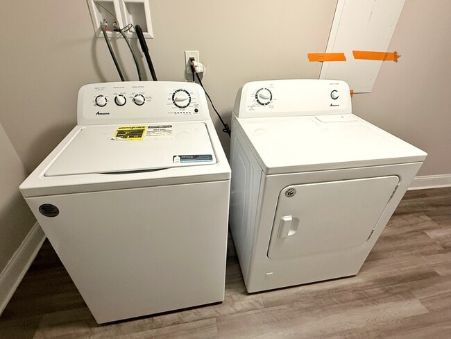 Building Photo - 2535 S Sartain St