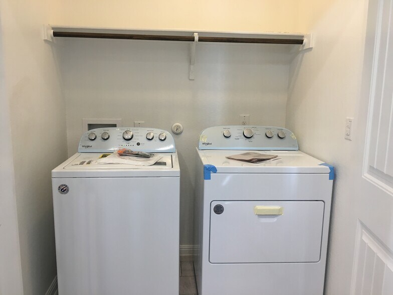 Building Photo - 3240 E Whitestone Blvd