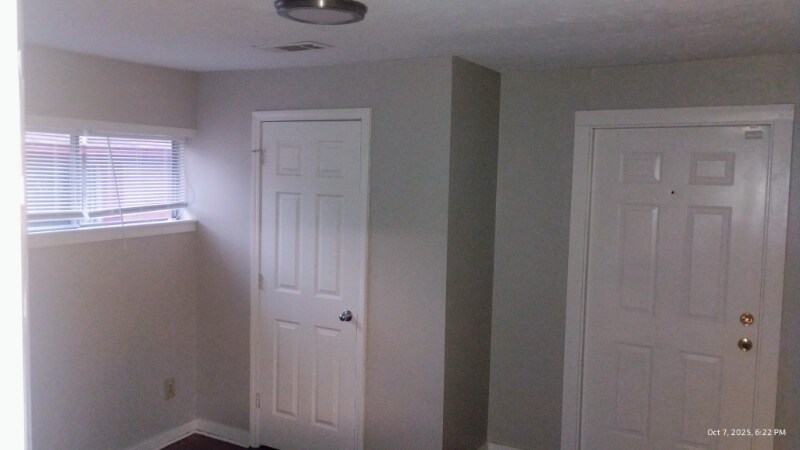 Building Photo - 1332 Fernwood Dr