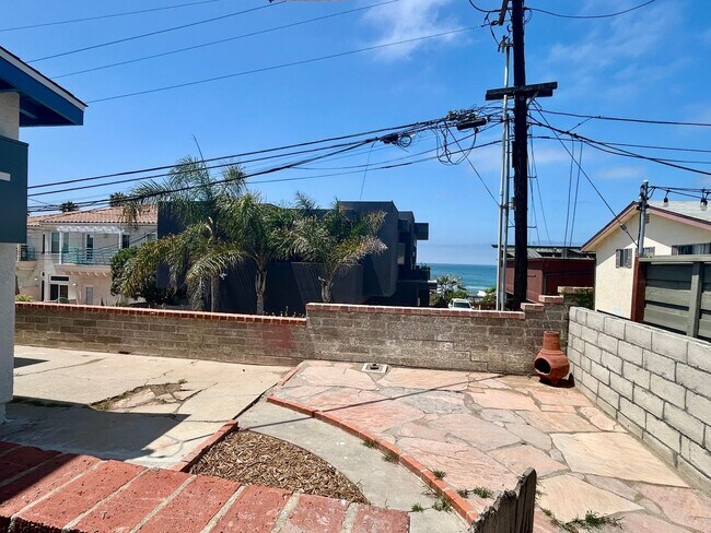Building Photo - Charming 2 Bed / 2 Bath Coastal Retreat with Ocean Views in Ocean Beach