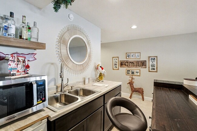 Building Photo - 2 BED 2 BATH CONDO NEAR BEACH