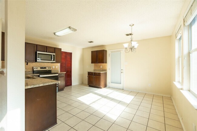 Building Photo - 1316 Scenic Hills Dr