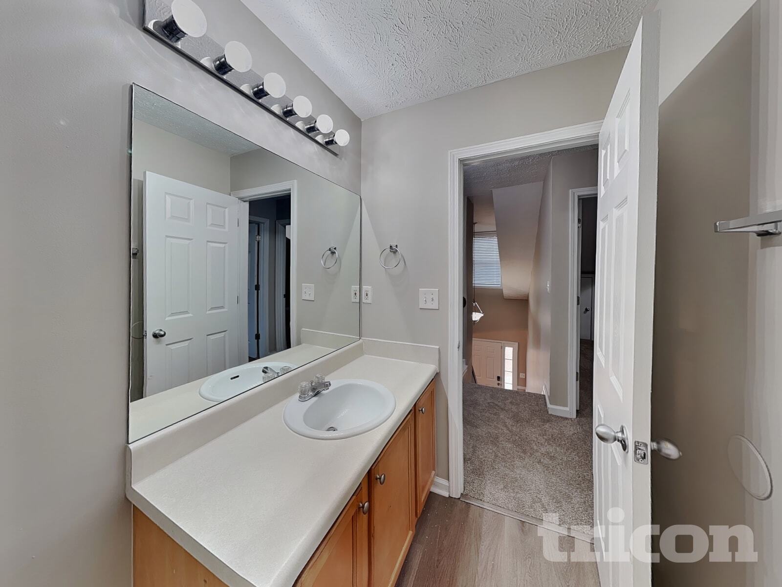 Building Photo - 202 Larson Ln