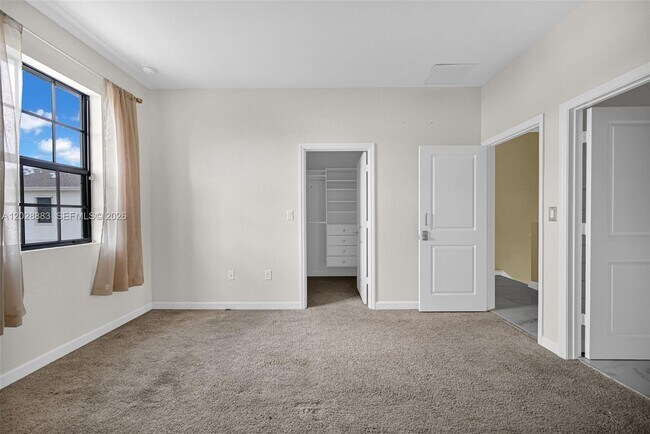 Building Photo - 1130 SW 6th Ct