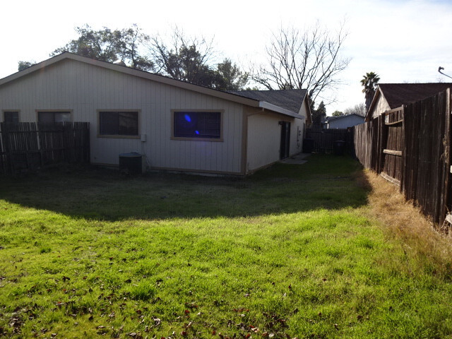 Building Photo - NICE DUPLEX IN CITRUS HEIGHTS OFF ZENITH &...