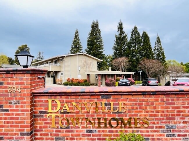 Building Photo - Charming 2BD/1.5BA, Two-Story Townhouse in West Side Danville, Near Downtown- Available NOW!