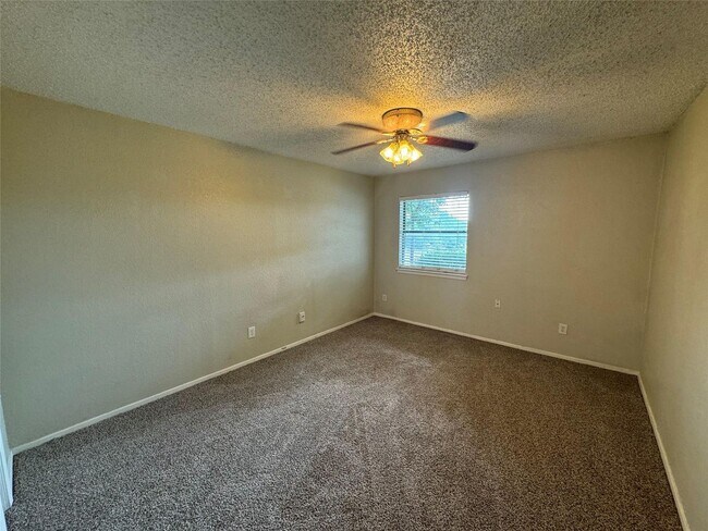 Building Photo - 2721 Hurstview Dr