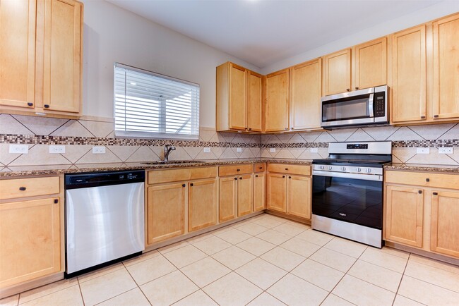 Building Photo - 40828 Mostyn Hill Dr