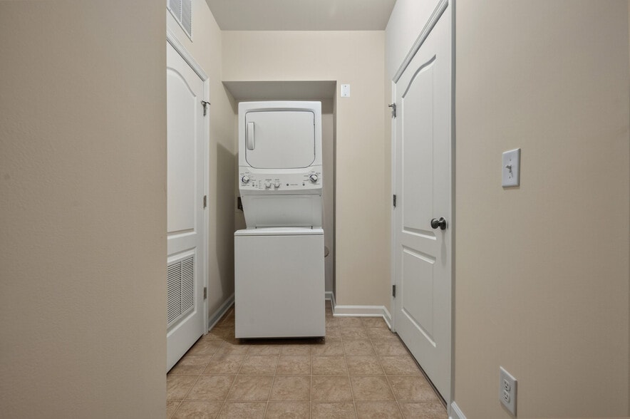 Laundry/Mud Room with storage closet - 42321 San Juan Ter