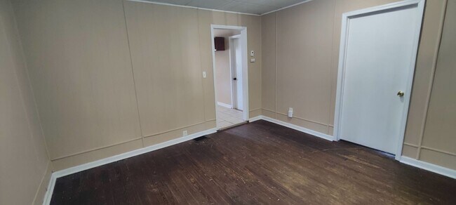 Building Photo - 1520 Lawn Ave