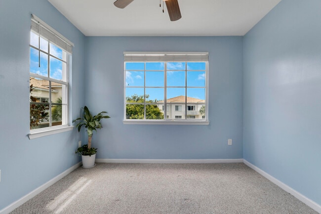 Building Photo - 4302 Myrtlewood Cir W