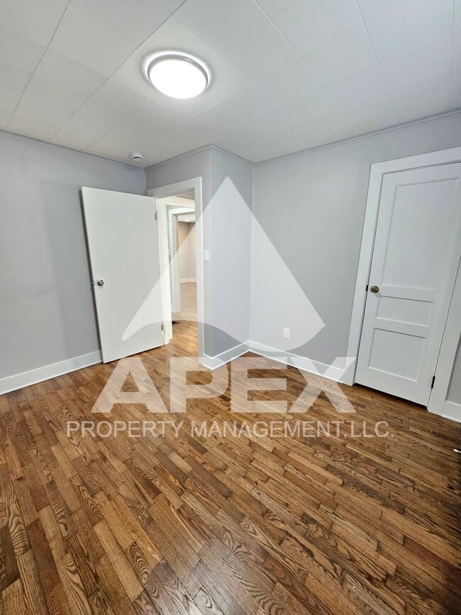 Building Photo - Charming 3 Bd 1- Ba Single Family Home in ...