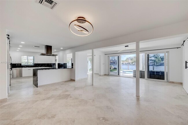 Building Photo - 2742 SE 11th St