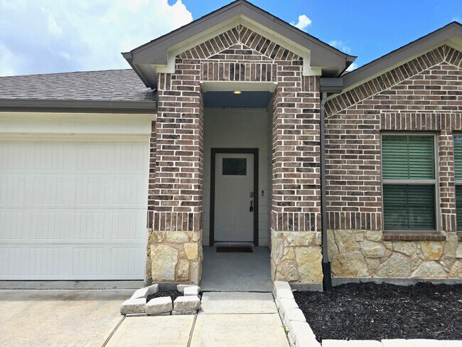 Building Photo - 519 Kickapoo Dr