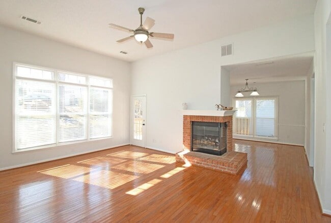 Building Photo - 303 Leeward Walk Ln