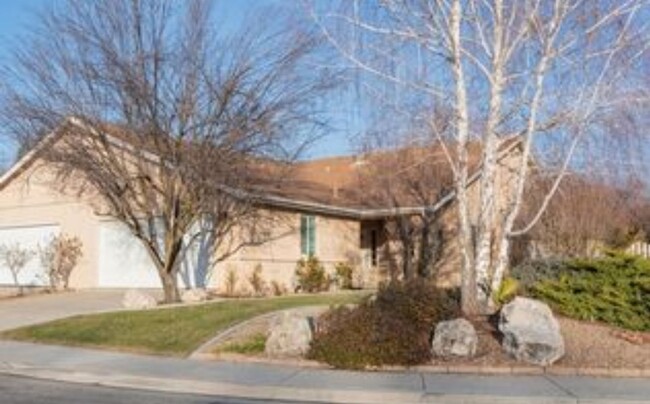 Primary Photo - 3-bedroom, 2-bath home in Sierra Bonia Sen...