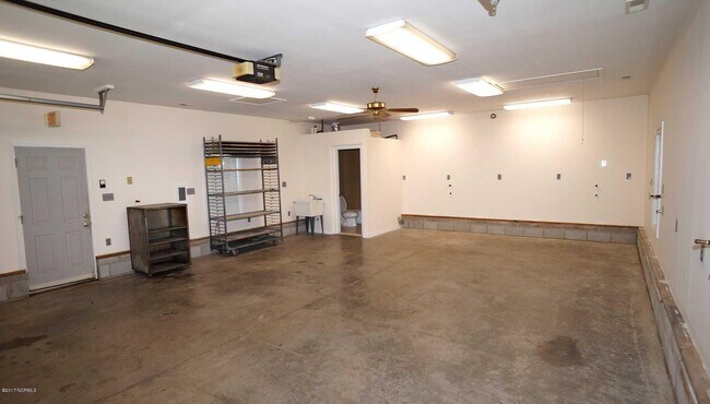 Building Photo - 2209 Fox Horn Rd