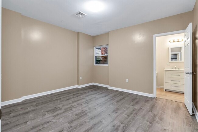 Building Photo - 202 Broadway