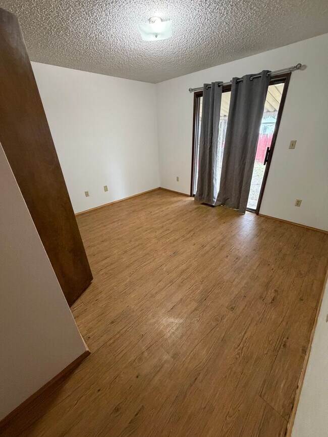 Building Photo - Hascall-PM-026-0278