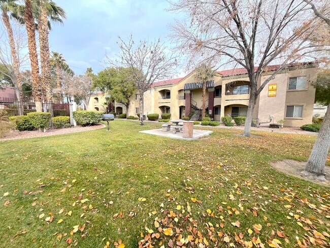 Building Photo - Spacious 1bed/1bath copndo on the 1st floor!