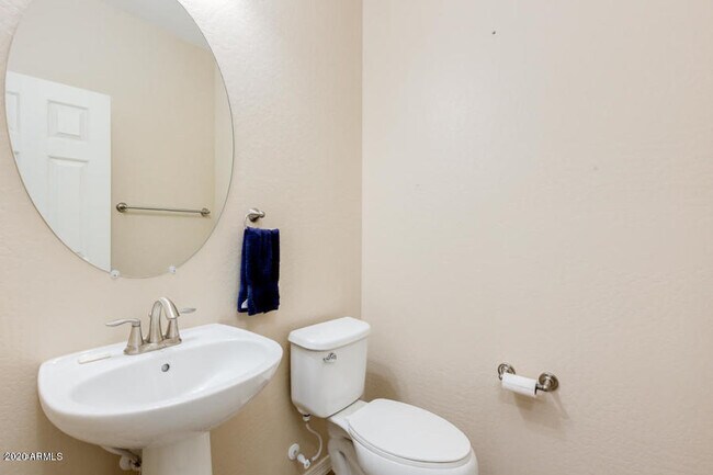 Building Photo - 4770 E Tierra Buena Ln