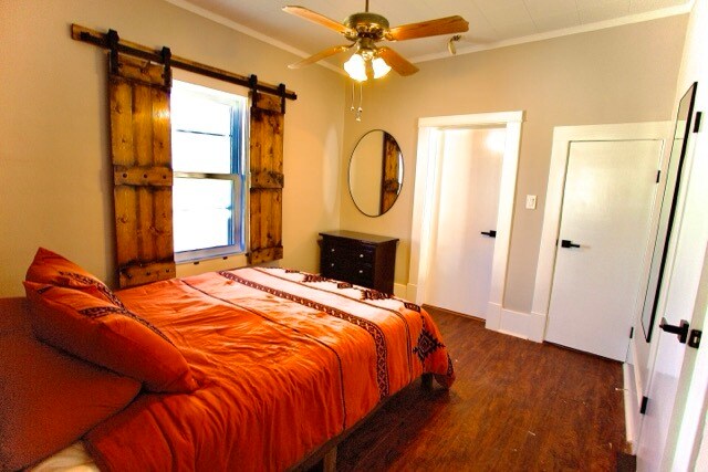 Building Photo - 707 Saint Marys St