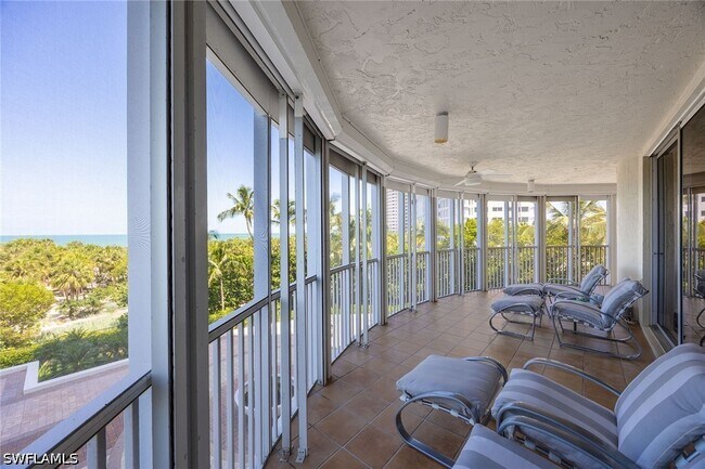 Building Photo - 8111 Bay Colony Dr