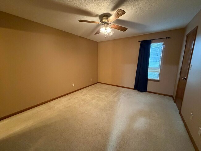 Building Photo - 2009 Waterfront Dr N