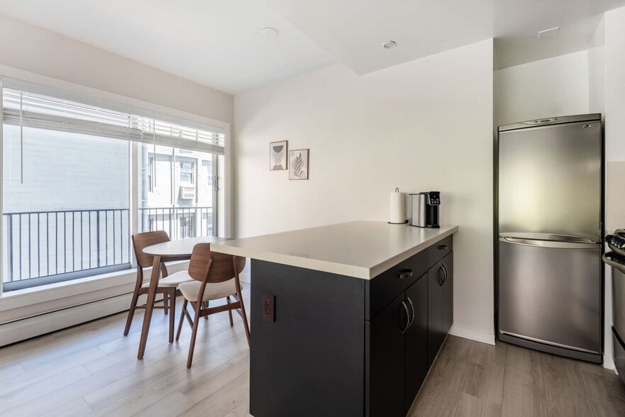 Building Photo - 899 Pine St