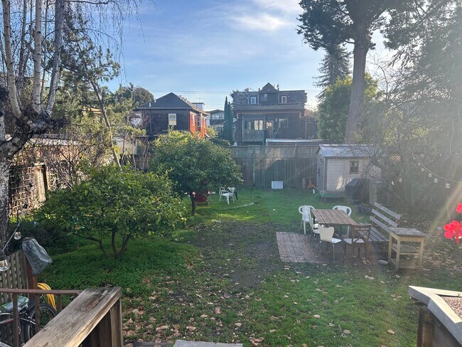 Building Photo - 2126 Blake St