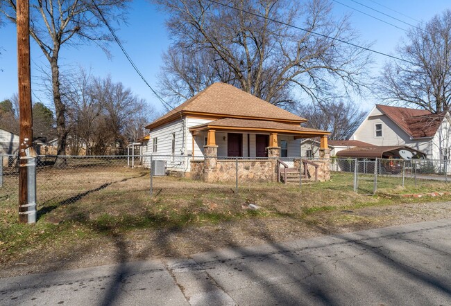 Building Photo - Charming 3 Bed / 1 Bath Home in Greenwood