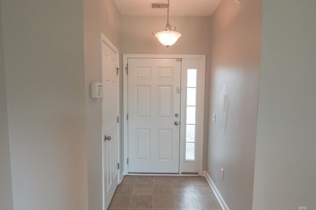 Building Photo - Coming Available