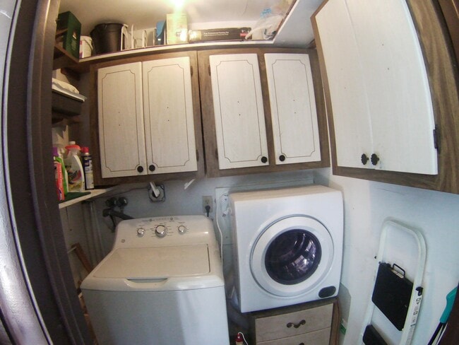 Building Photo - 571 Capri L