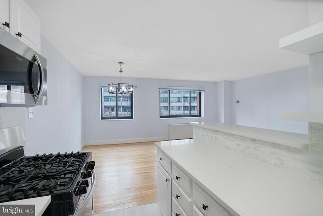 Building Photo - 1200 S Arlington Ridge Rd