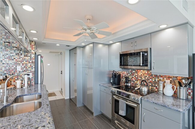 Building Photo - 6101 Pelican Bay Blvd